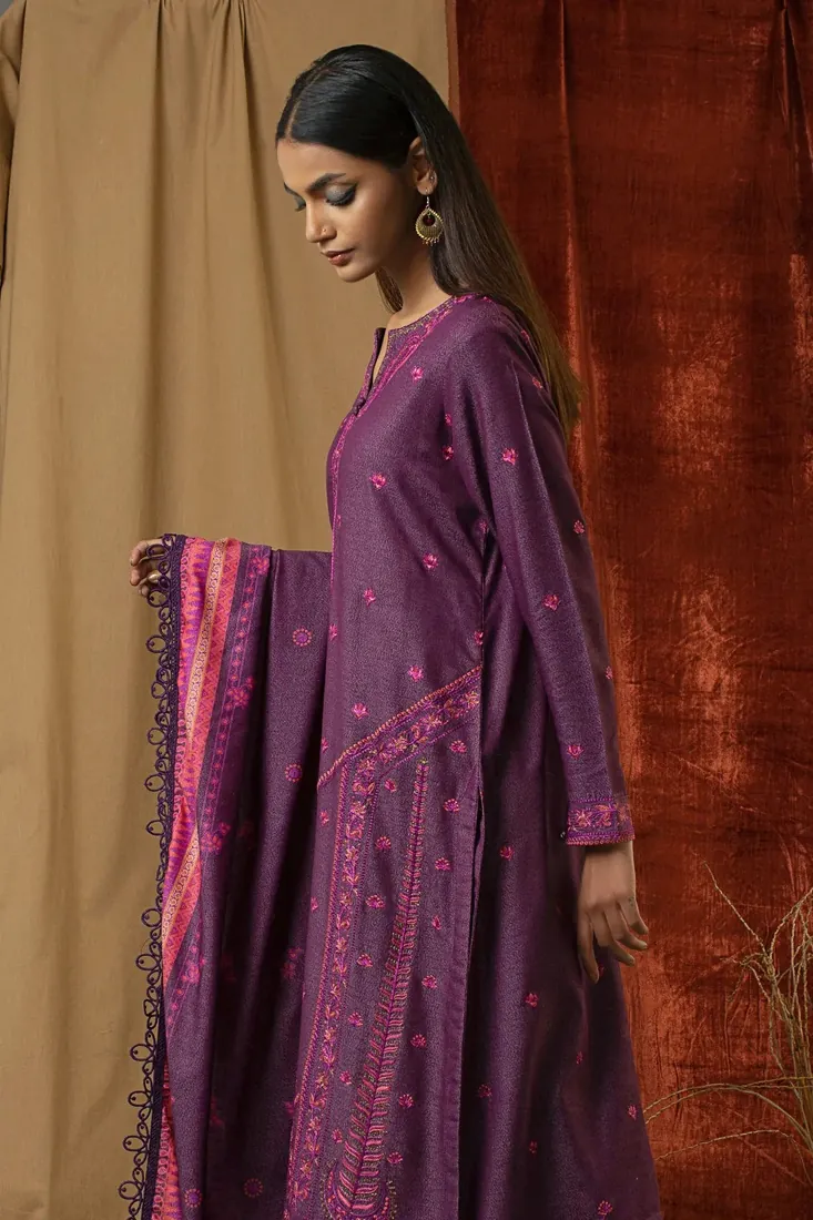 Plum Purple Embroidered Karandi 3-Piece Winter Collection - image 4