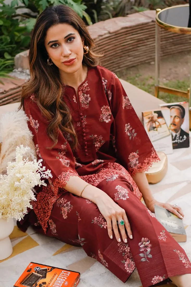 Red Embroidered Printed Slub Khaddar 2-Piece Winter Collection - image 2
