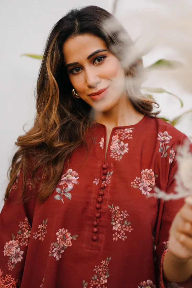 Red Embroidered Printed Slub Khaddar 2-Piece Winter Collection - image 3