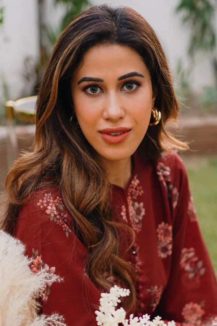 Red Embroidered Printed Slub Khaddar 2-Piece Winter Collection - image 4