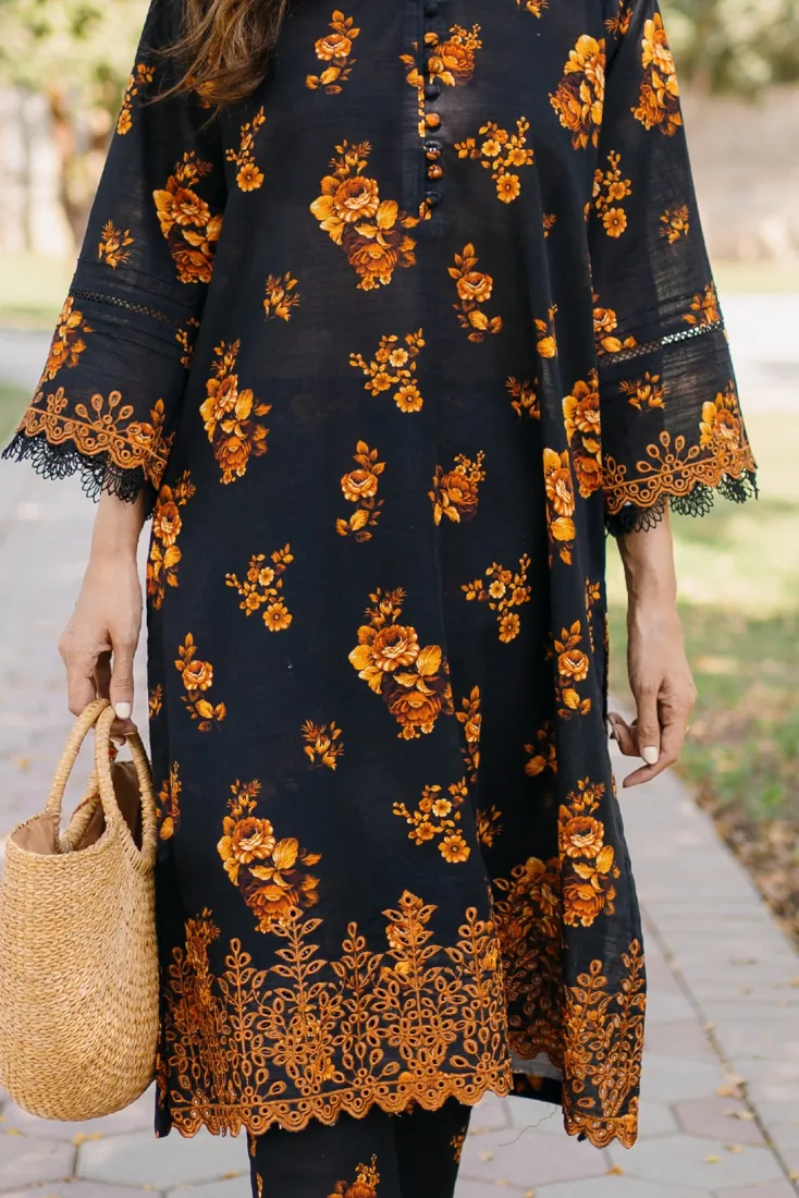 Black Embroidered Printed Slub Khaddar 2-Piece Winter Collection - image 3