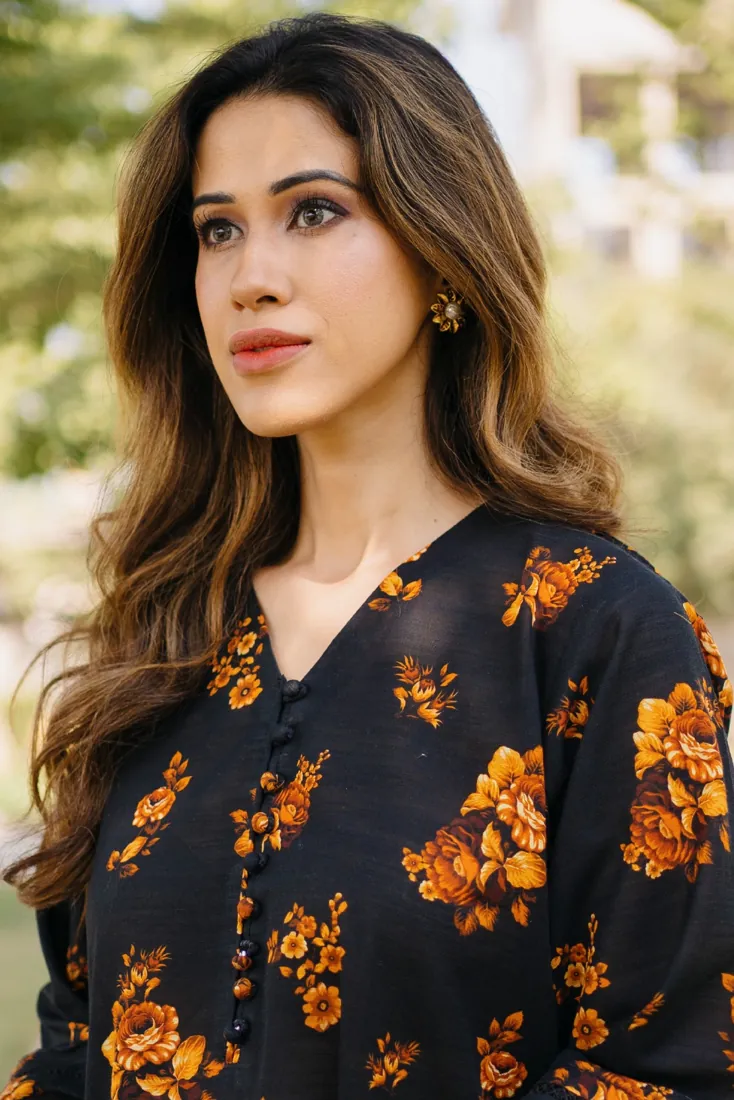 Black Embroidered Printed Slub Khaddar 2-Piece Winter Collection - image 4