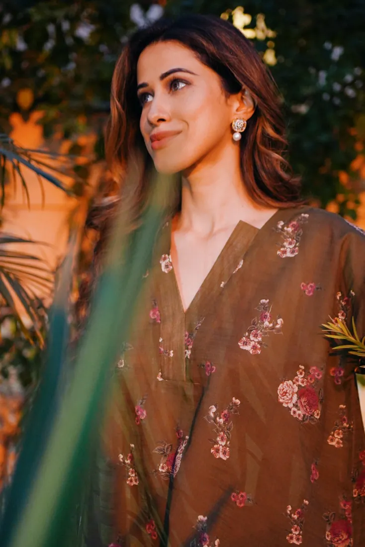 Olive Embroidered Printed Slub Khaddar 2-Piece Winter Collection - image 4