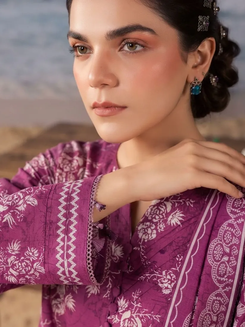 Fuchsia Printed Khaddar 3-Piece Winter Collection - image 4