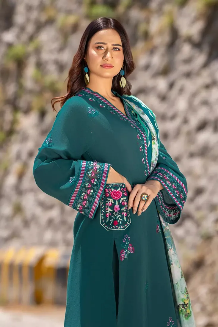 Dark Green Embroidered Slub Cambric 3-Piece Winter Collection - image 3