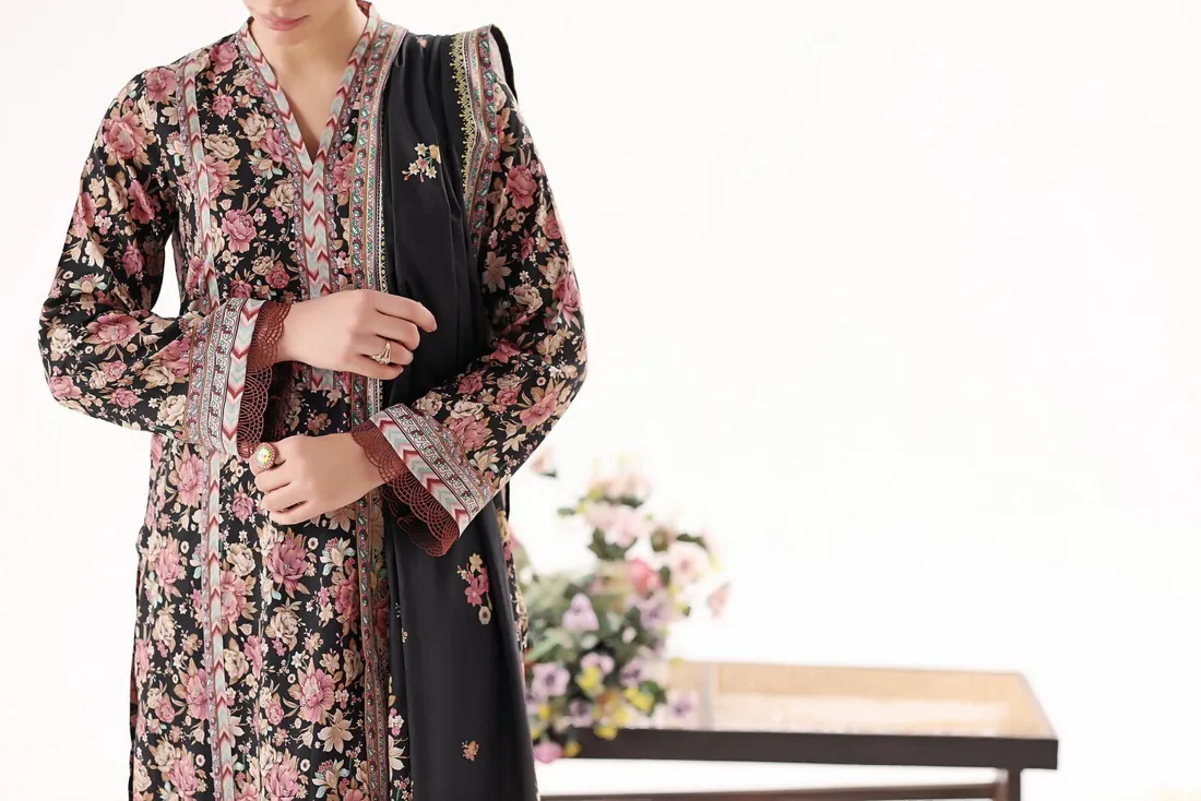 Black Printed Cambric 3-Piece Winter Collection - image 4